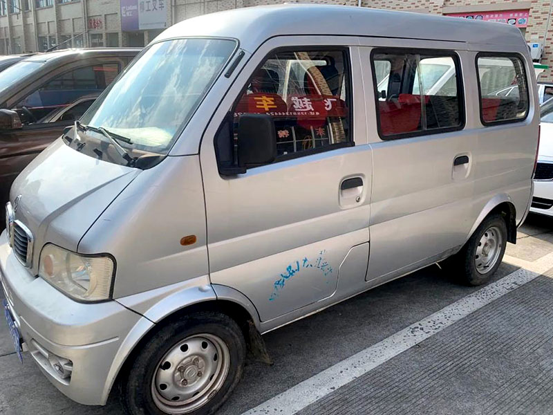 租面包車一天多少錢？租面包車帶司機價格！